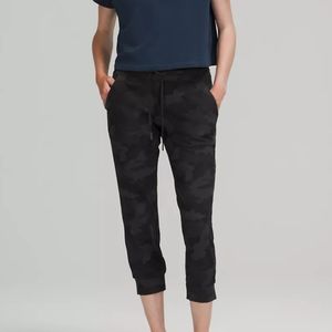 NWT Rulu Camo 3/4 jogger